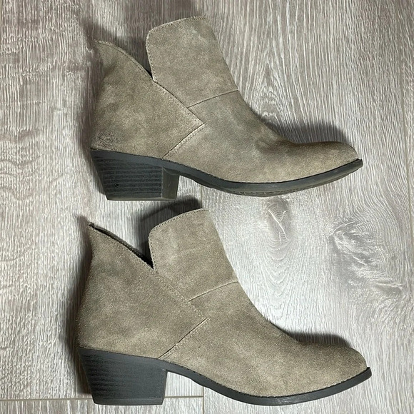 Me Too Zeus Suede Leather Heeled Ankle Boot Bootie Taupe Light Brown 7.5M - Picture 9 of 14
